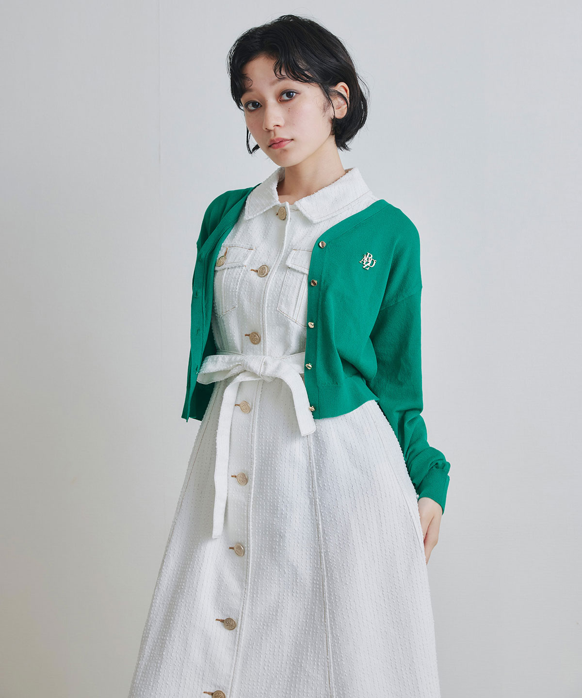 ロゴプレートVネックカーディガン