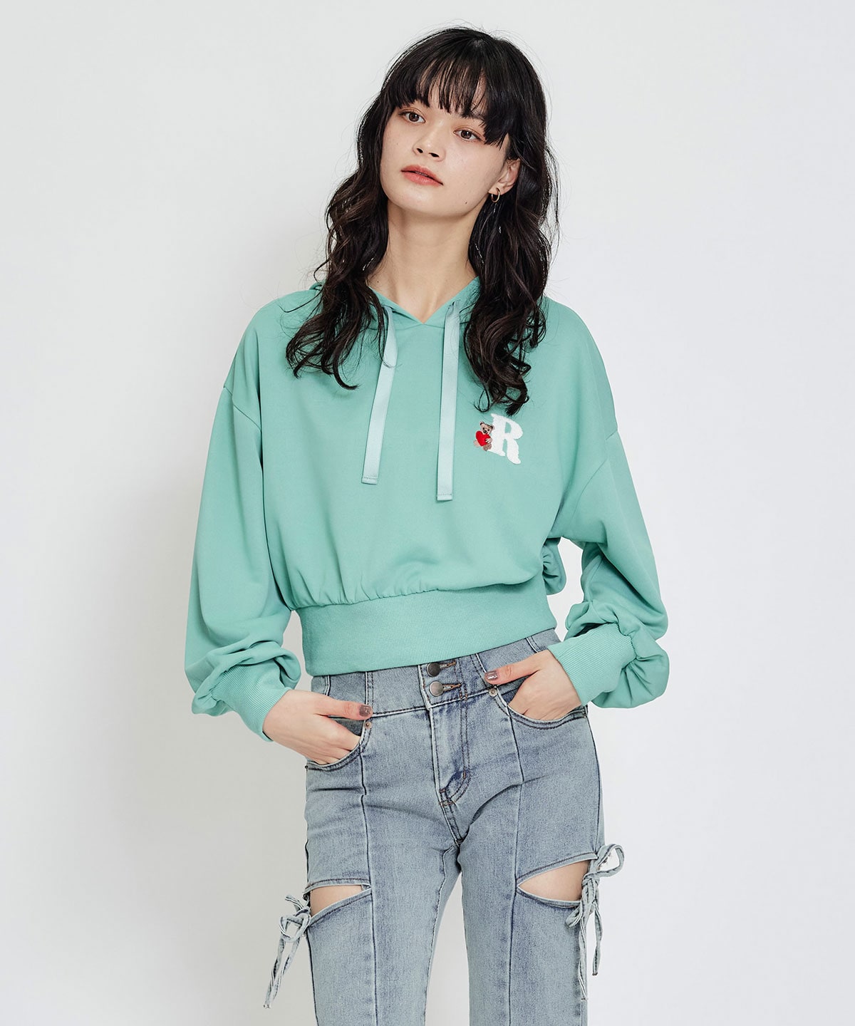 【2/13(金) 昼12時発売開始】Azelyハートショートパーカー