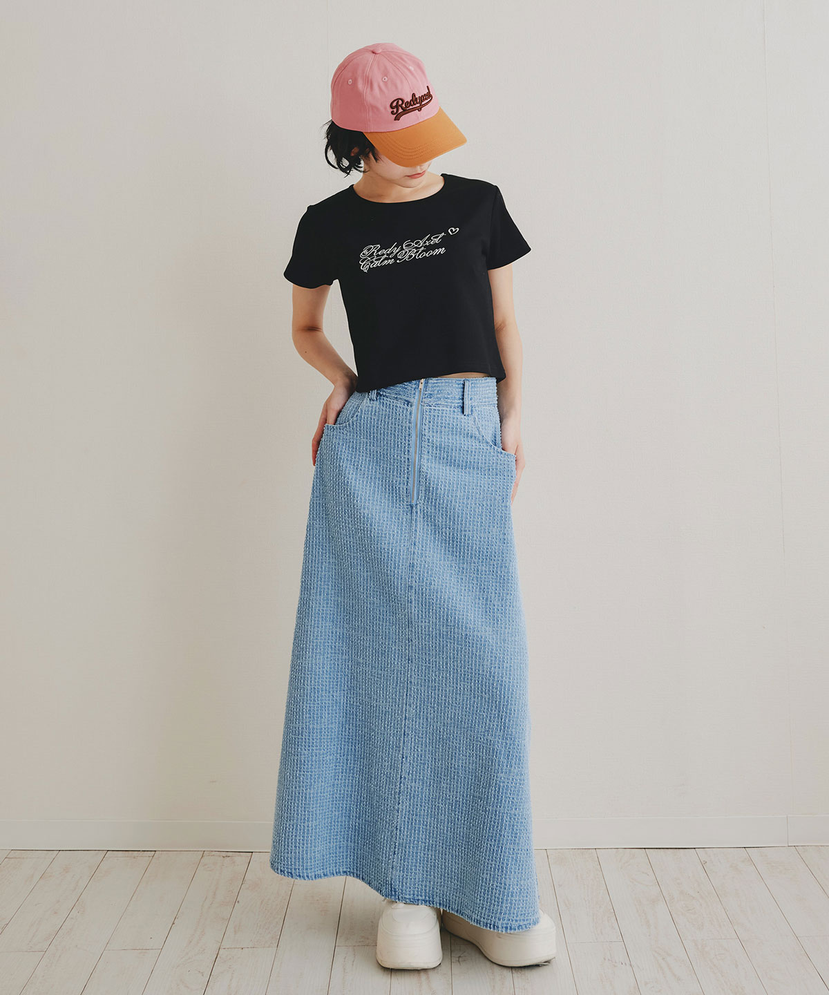 カリグラフィーロゴエンブロイダリークロップドTシャツ