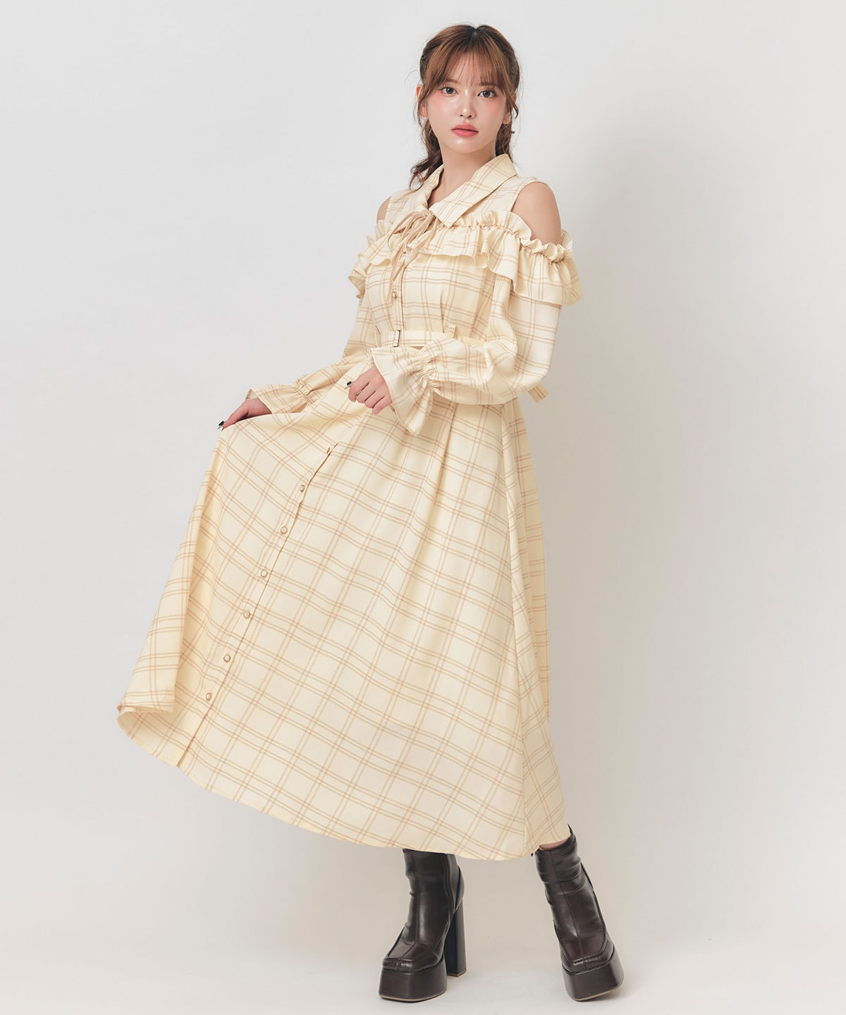 【=LOVE 大場花菜さん着用】フリルチェックオープンショルダーリボンタイロングフリルワンピース