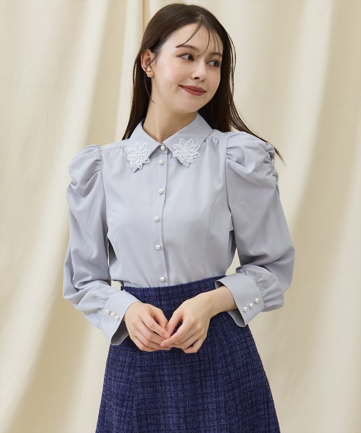 3Dフラワーレース衿パワショルブラウス