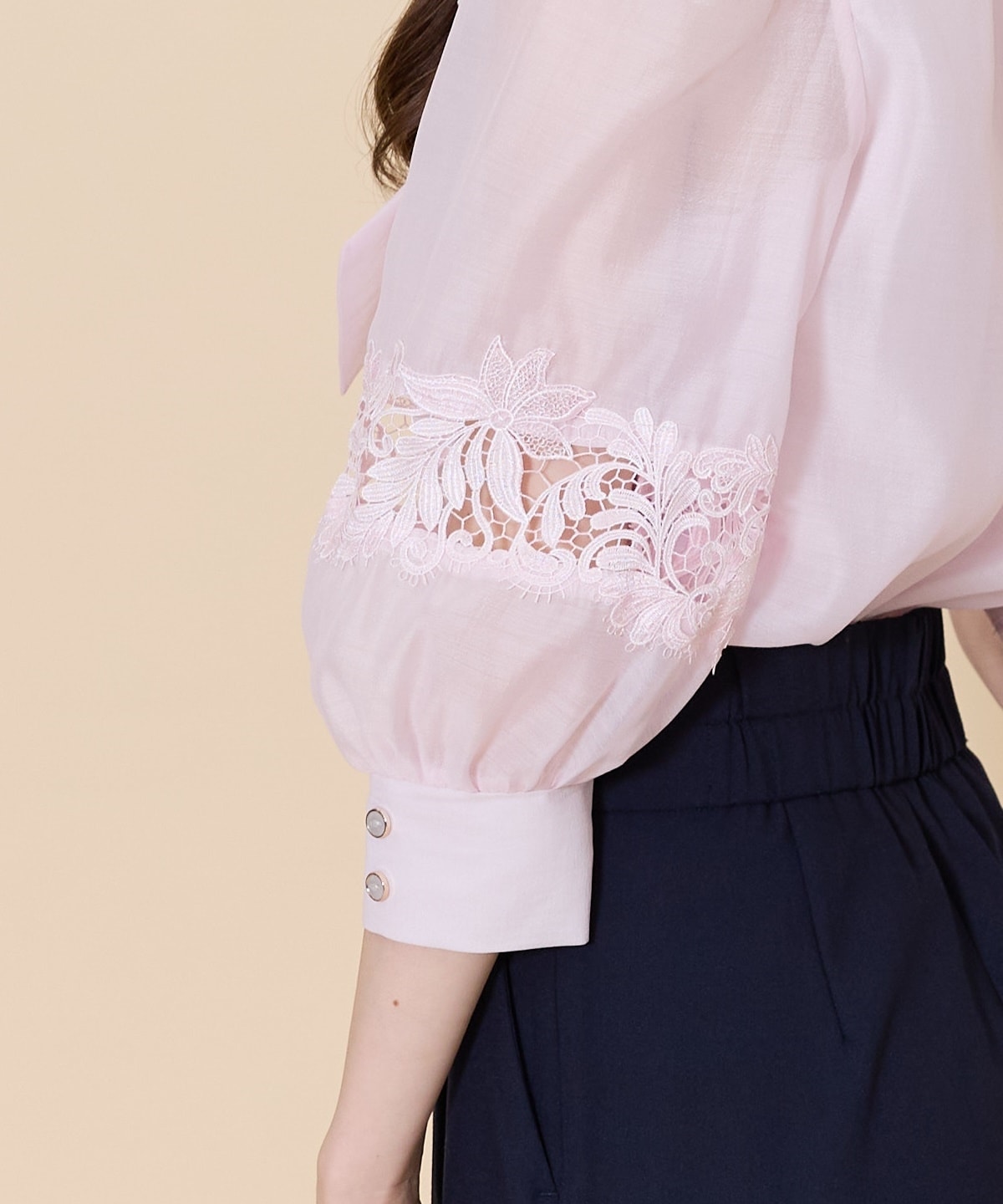 レース切替スリーブシアーボウタイブラウス