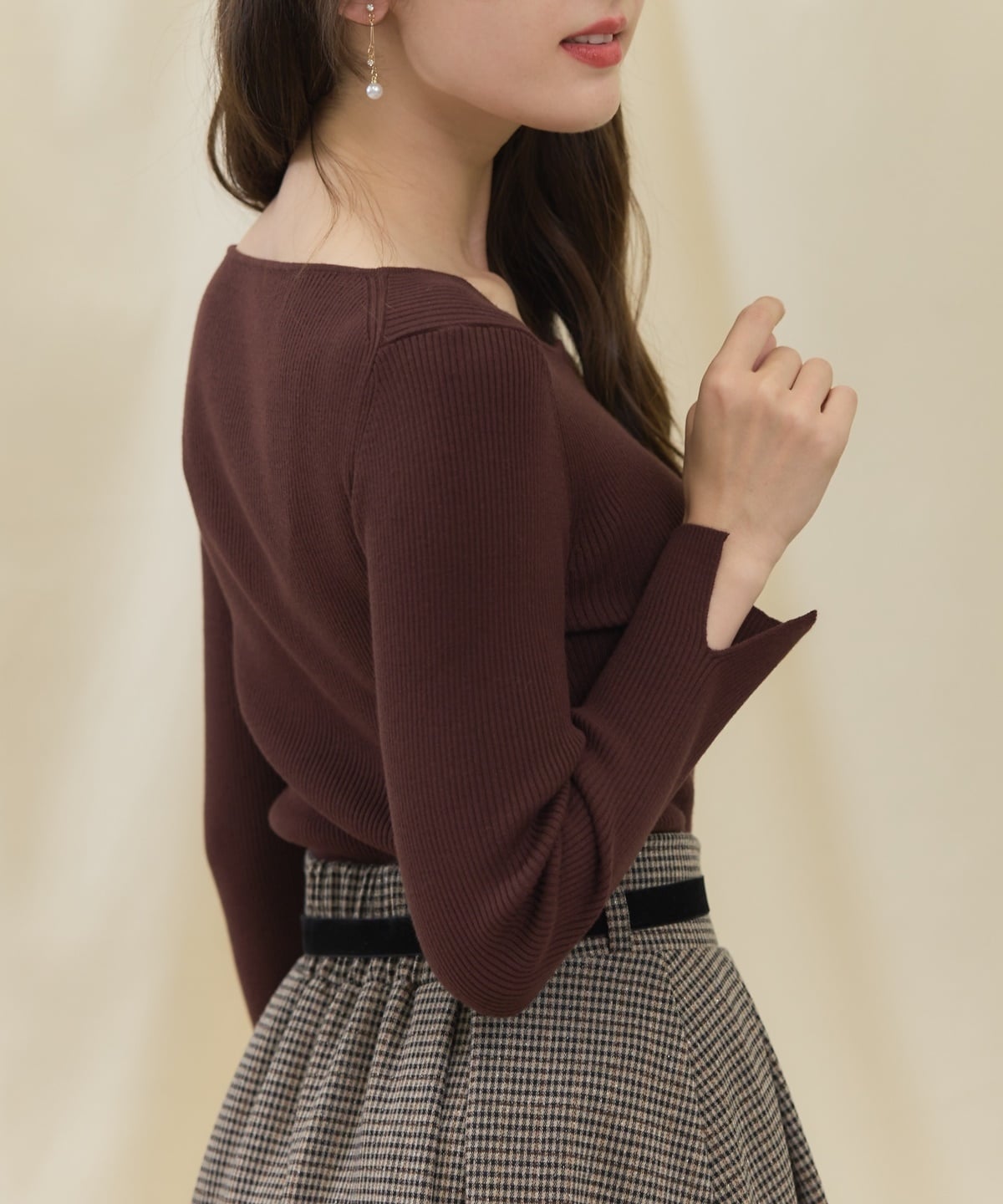 長袖パールキーネックニットプルオーバー