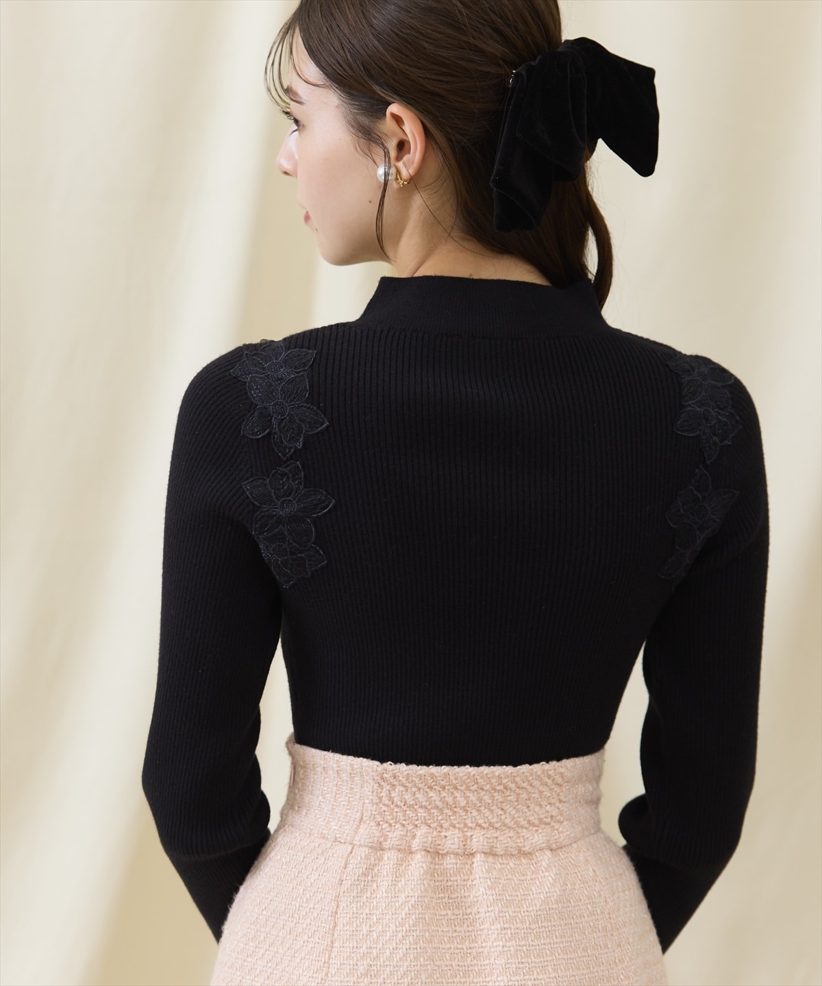 ショルダーレース刺繍ニットプルオーバー