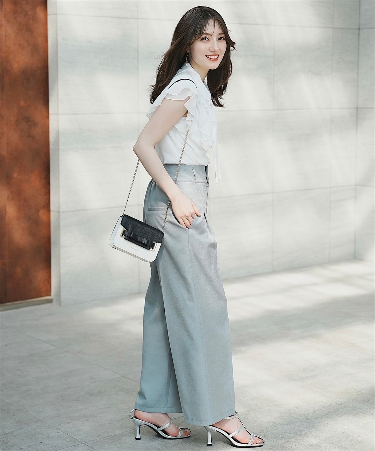 ツータック美シルエットワイドパンツ