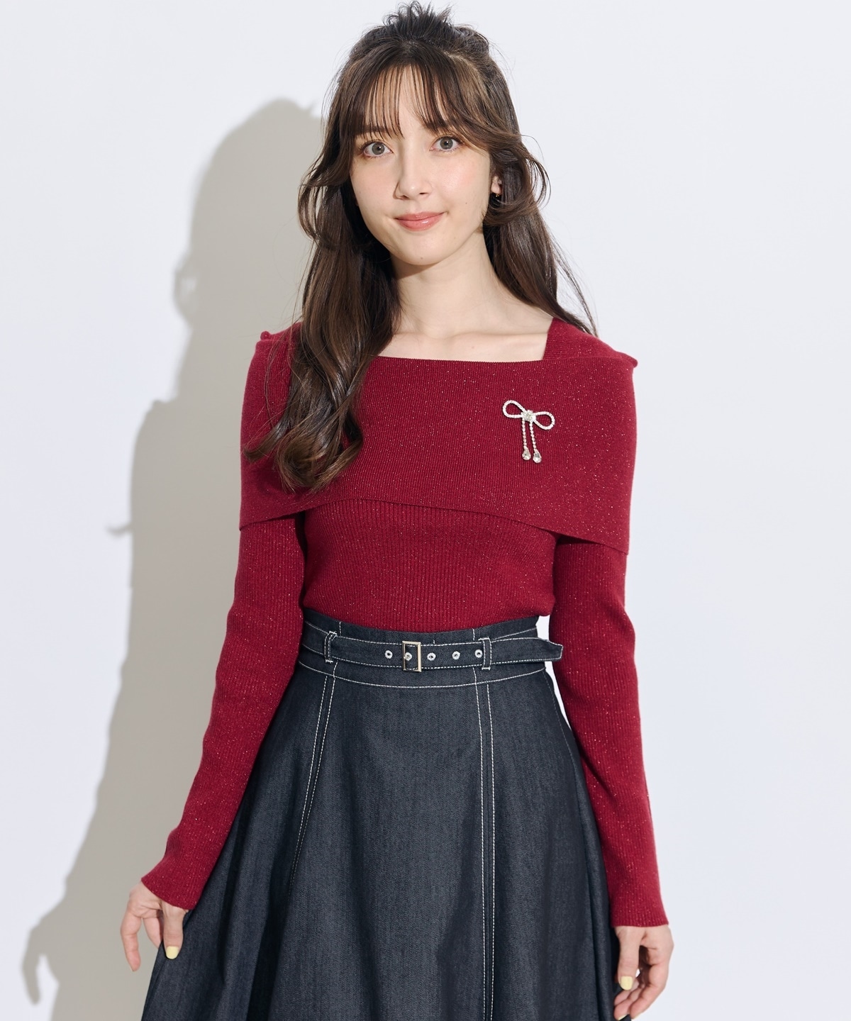 セレクトモチーフブローチ付きオフショルラメニットプルオーバー