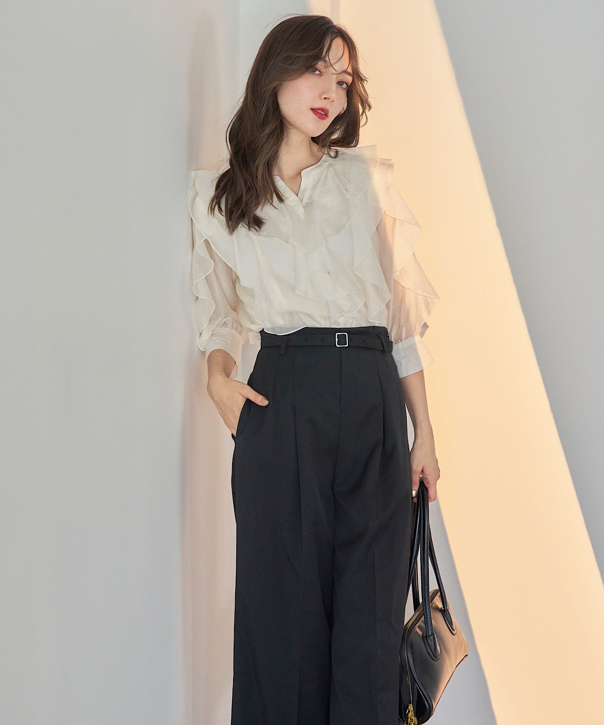 キーネックラッフルフリルブラウス