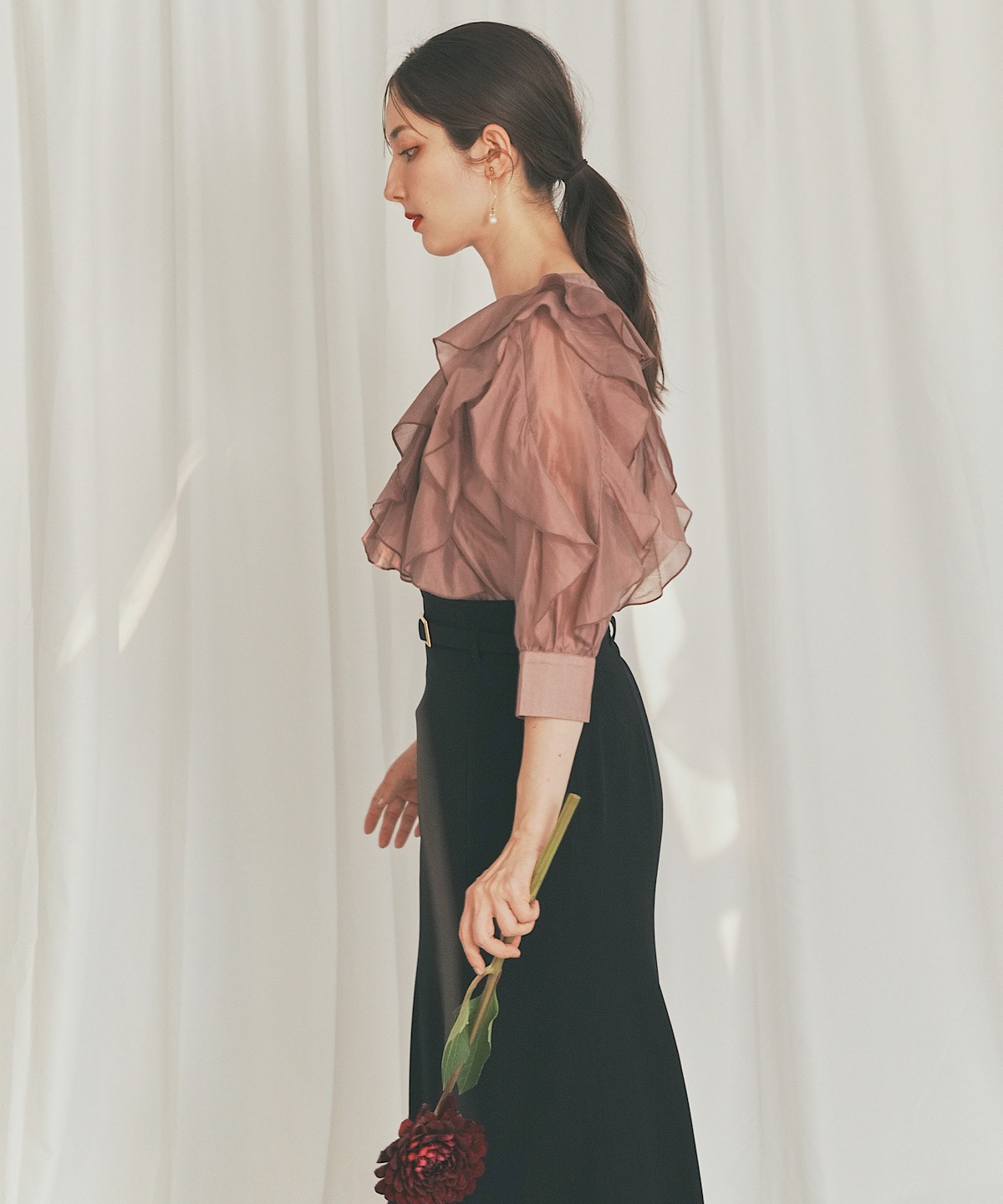 キーネックラッフルフリルブラウス