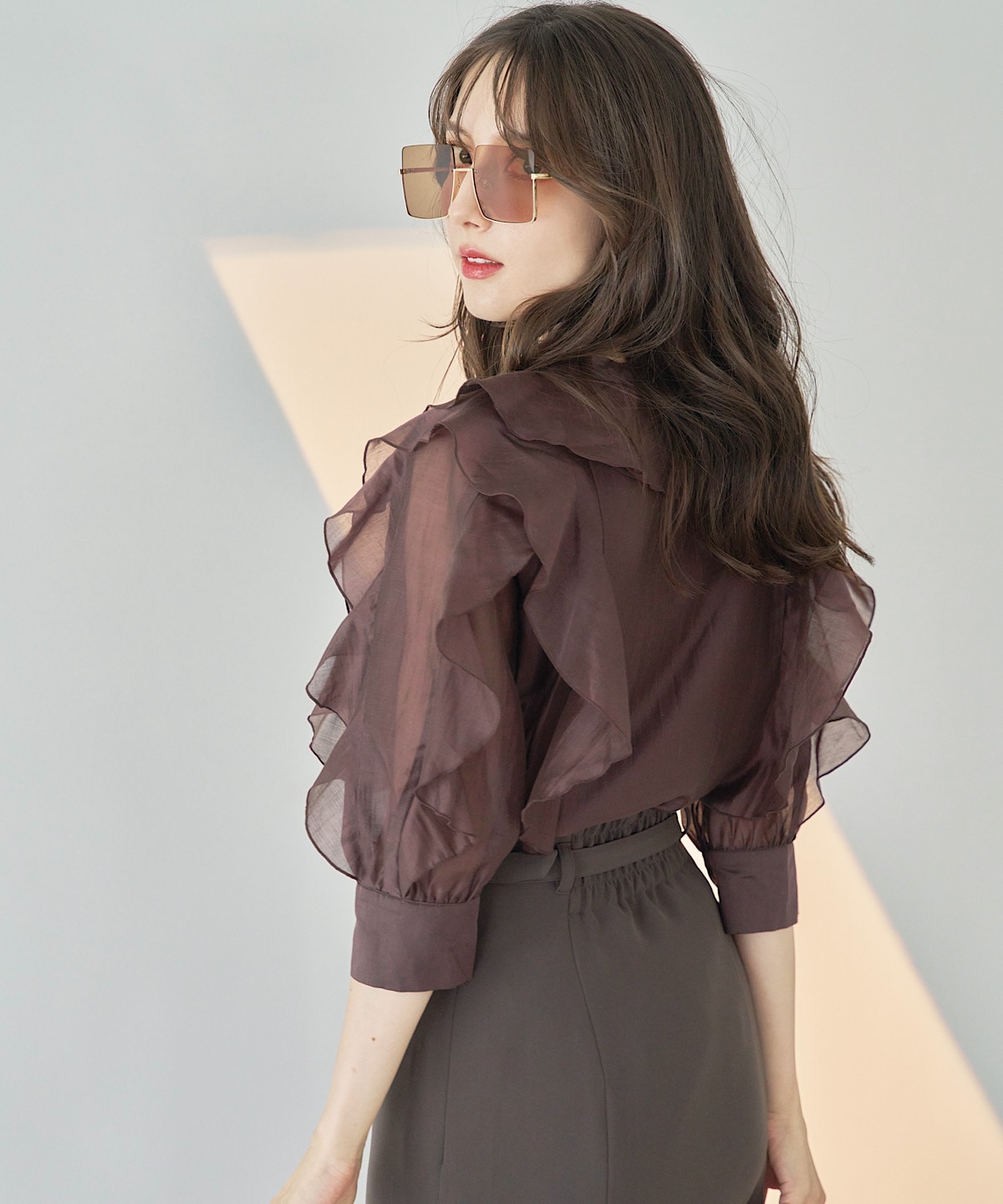 キーネックラッフルフリルブラウス