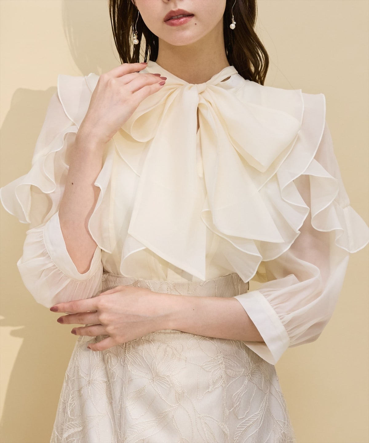 シアービッグリボンフリルブラウス