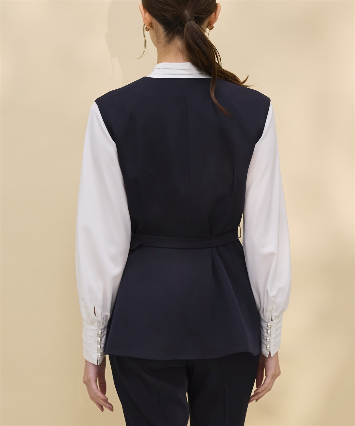 ベルテッドペプラムジレ