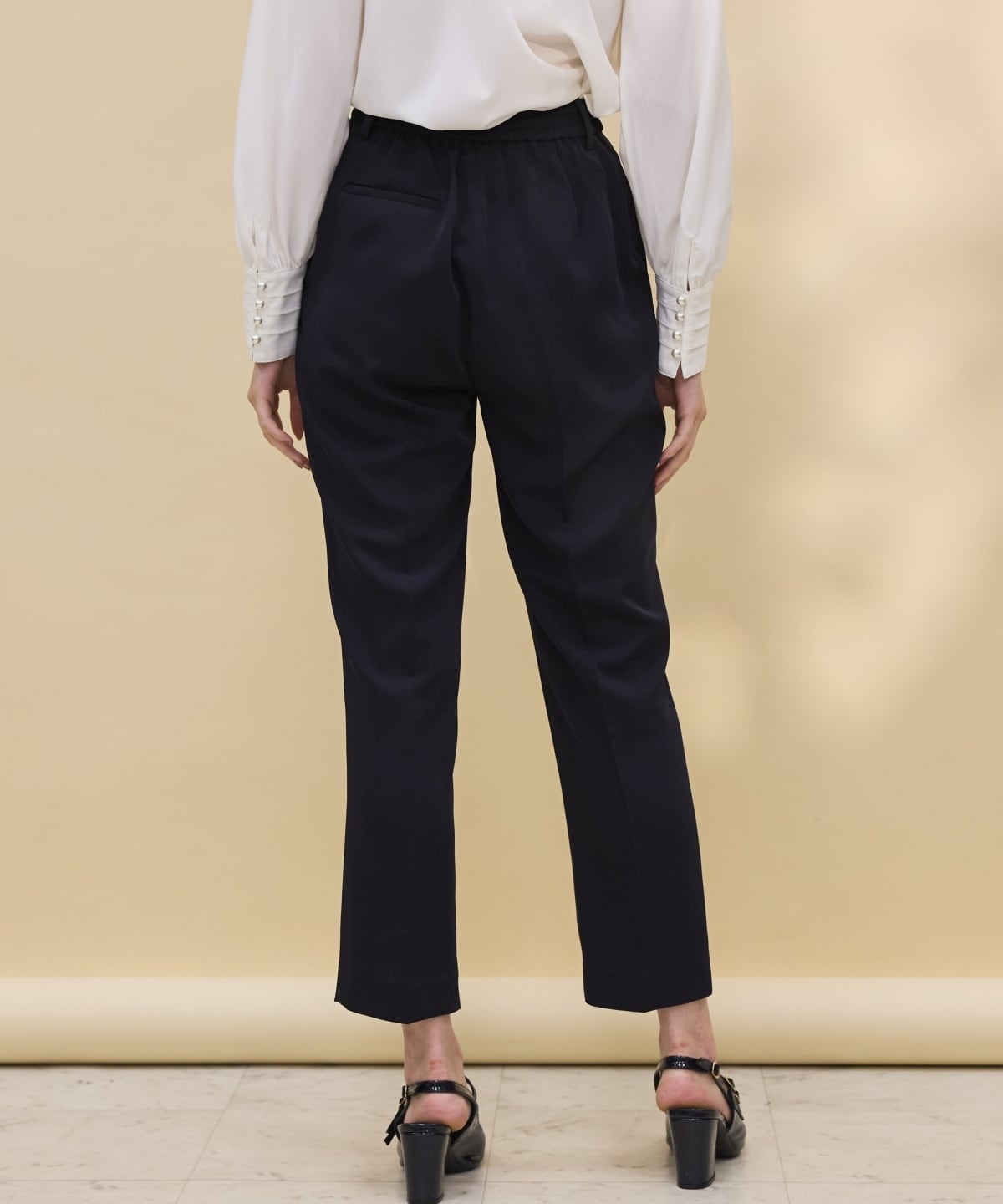 ベーシックテーパードパンツ