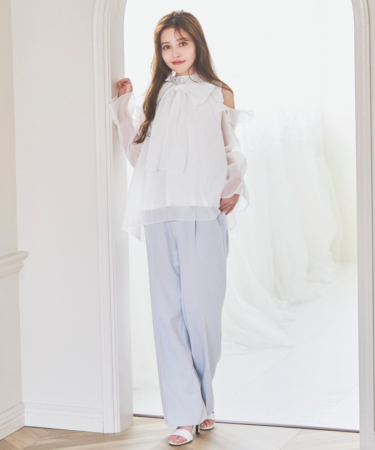 【3/6(Fri)発売】オフショルフリルシアーブラウス