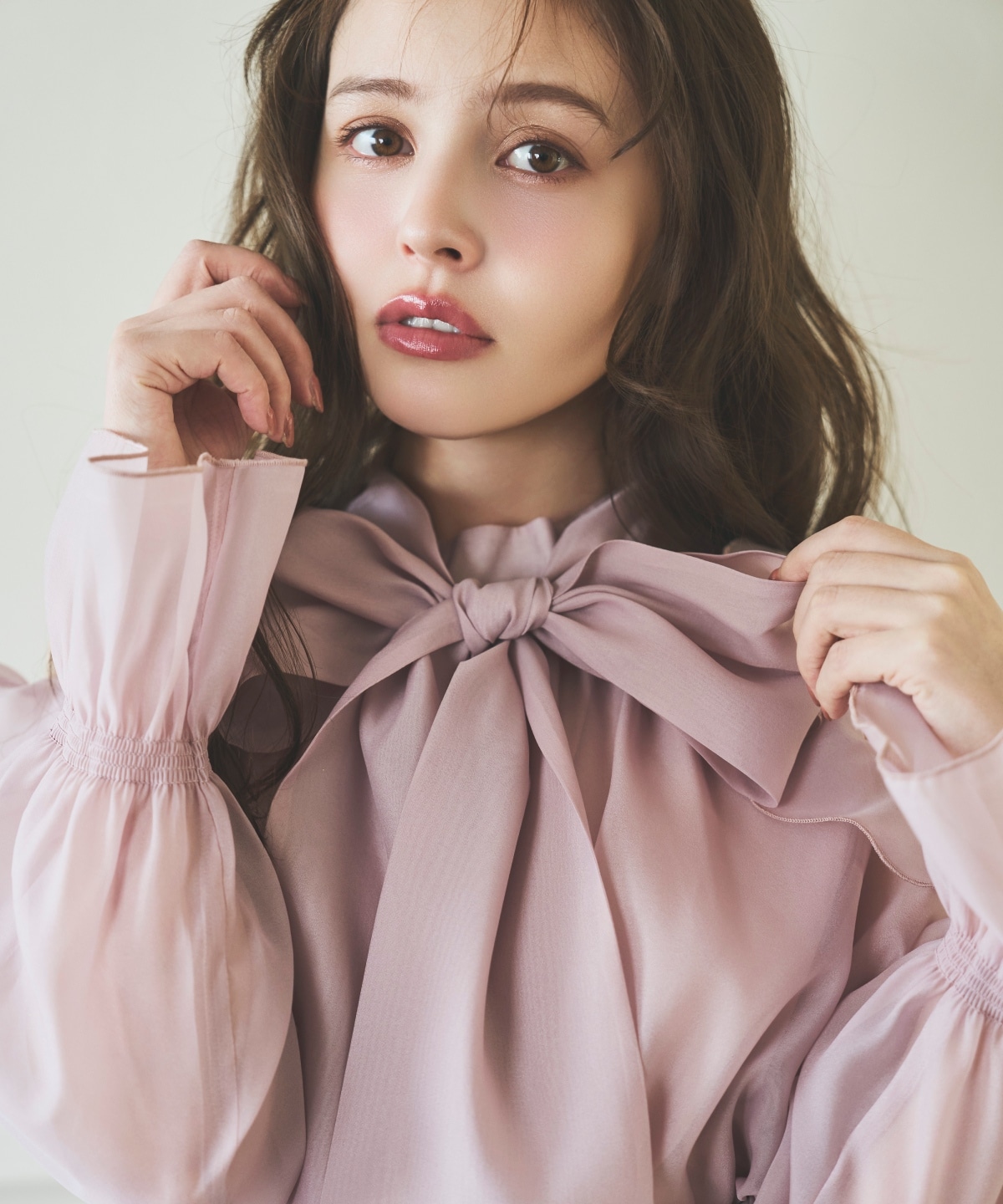 オフショルフリルシアーブラウス