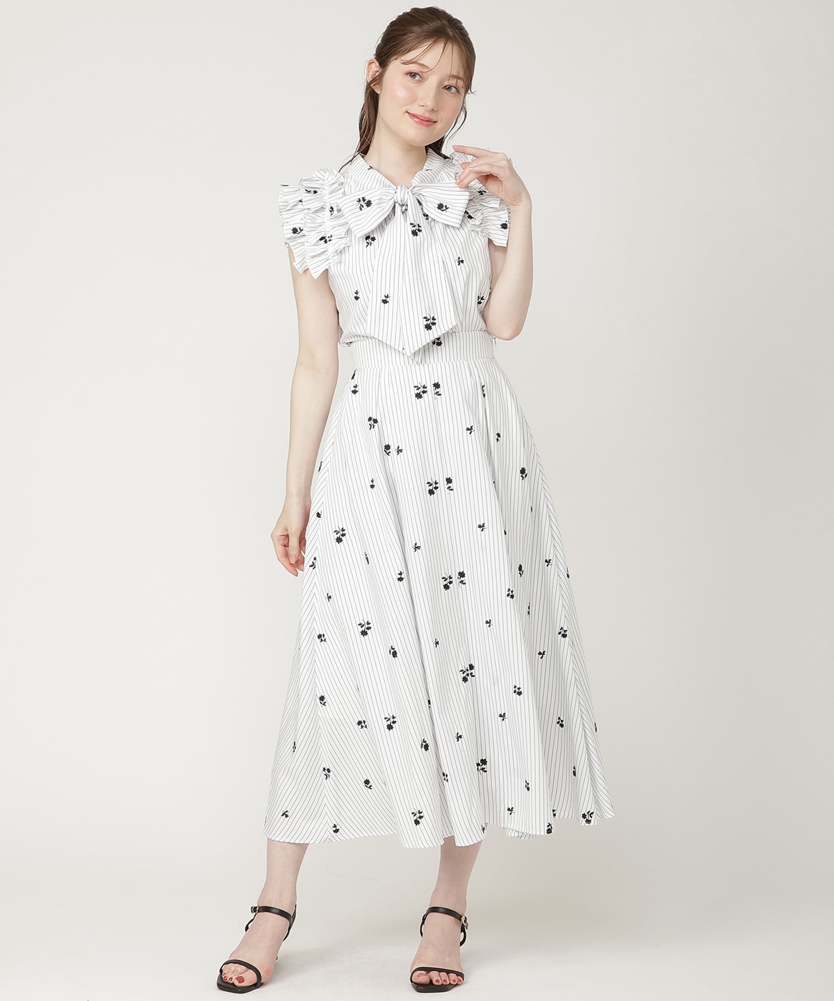 【7/3発売】ストライプ×フラワー刺繍2WAYフリルブラウス