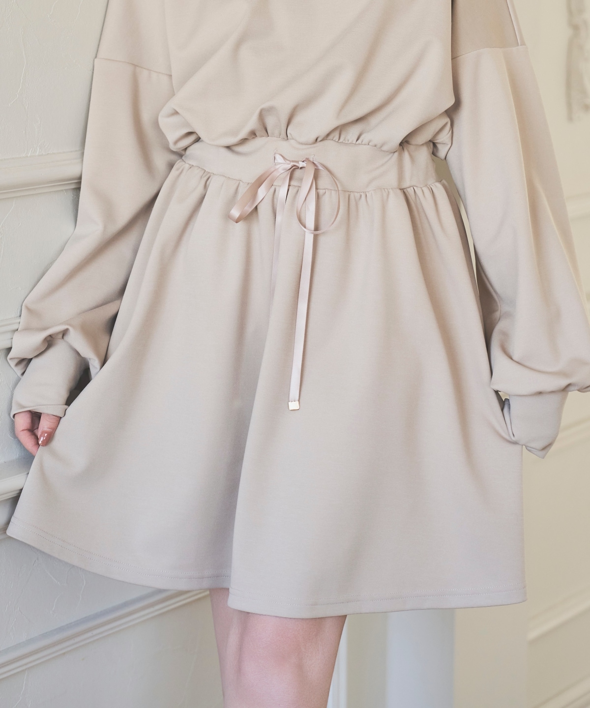 刺しゅう入りポンチ素材ミニワンピース