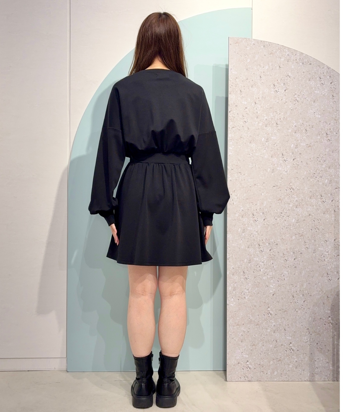 刺しゅう入りポンチ素材ミニワンピース