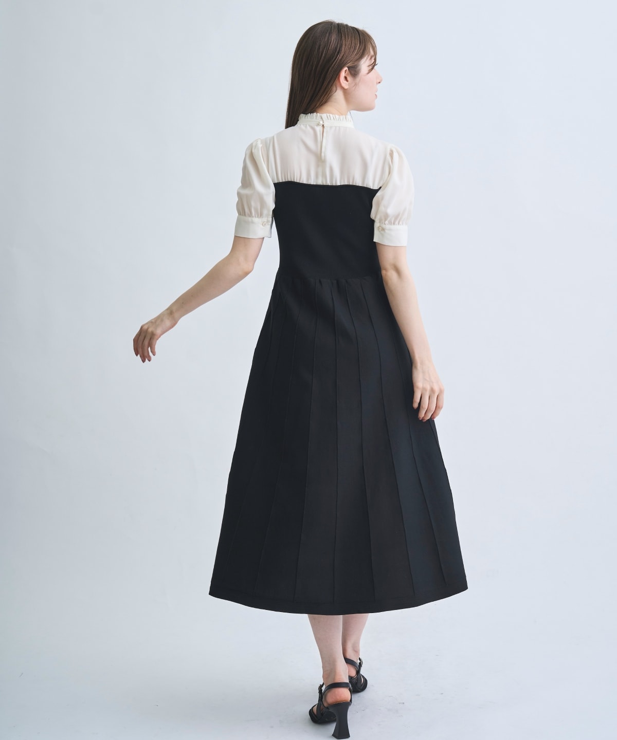 【3/19(Thu)予約開始】フリル衿ニットドッキングワンピース