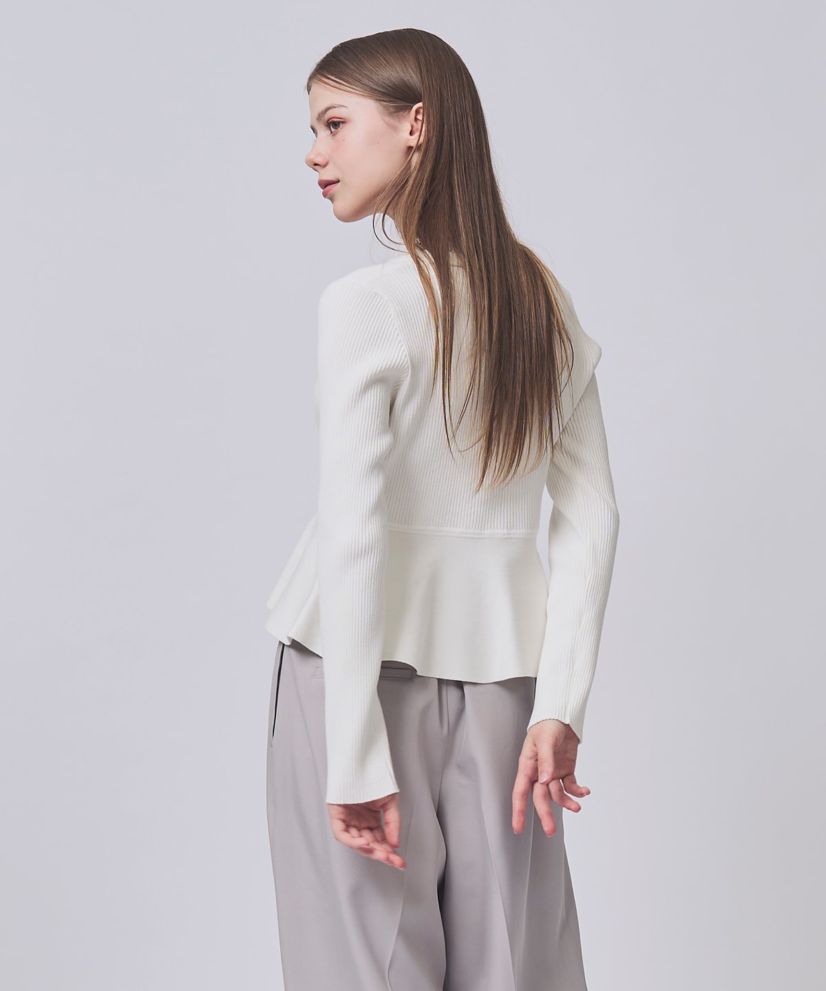 【2/13(Fri)予約開始】レースネックペプラムニット