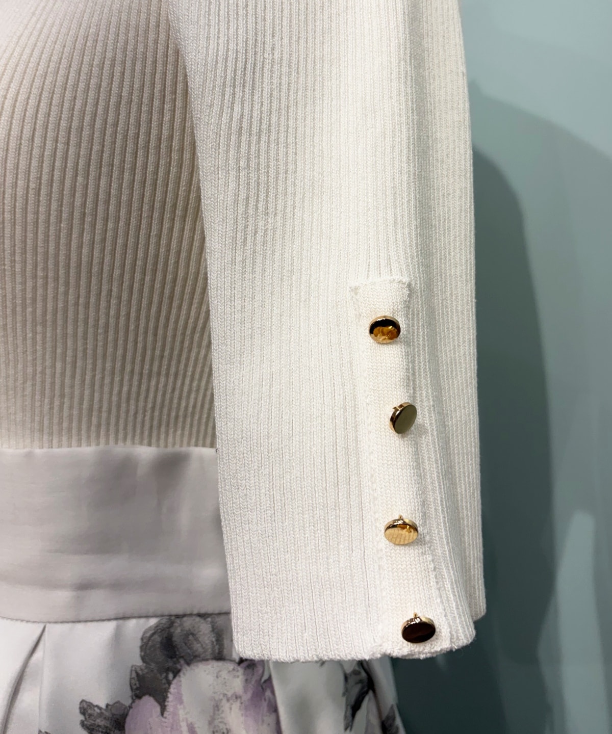 【3/19(Thu)発売】5分袖金ボタンリブニット