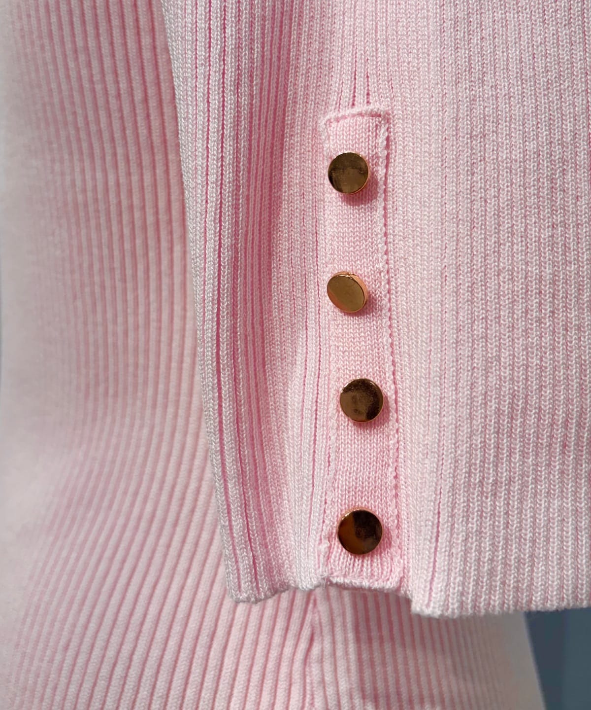 【3/19(Thu)発売】5分袖金ボタンリブニット