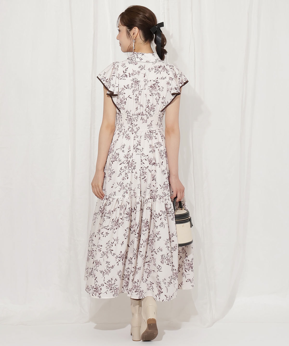 モノトーンフラワーティアードワンピース