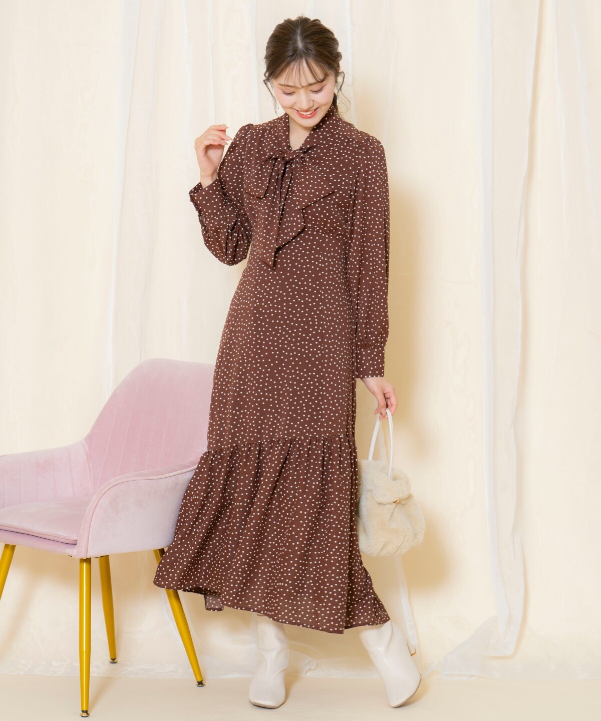 ドット柄ギャザーヘムボウタイワンピース