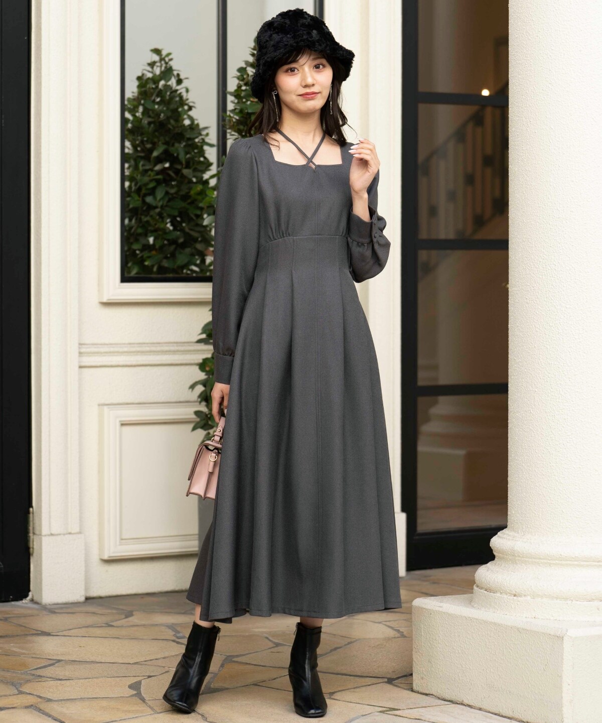 クロスネックフレアワンピース