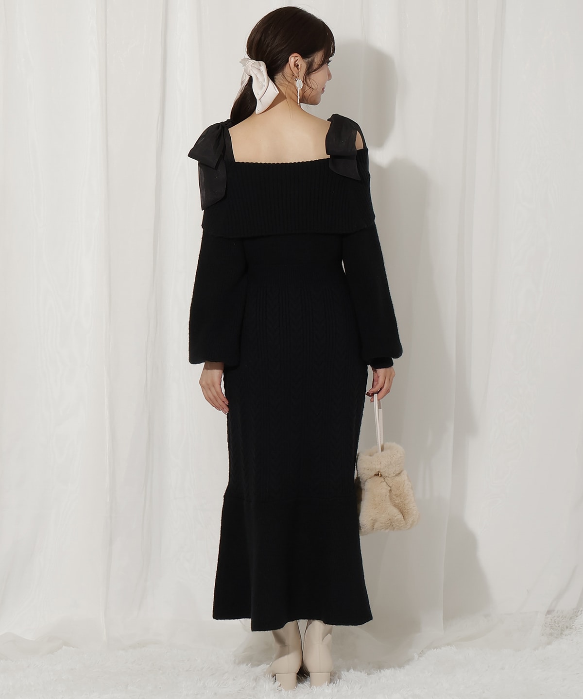 肩リボンケーブルニットワンピース