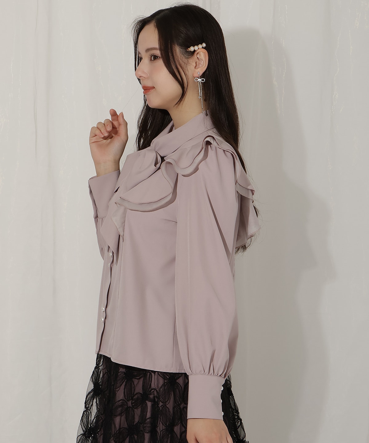 ラッフルボウタイブラウス