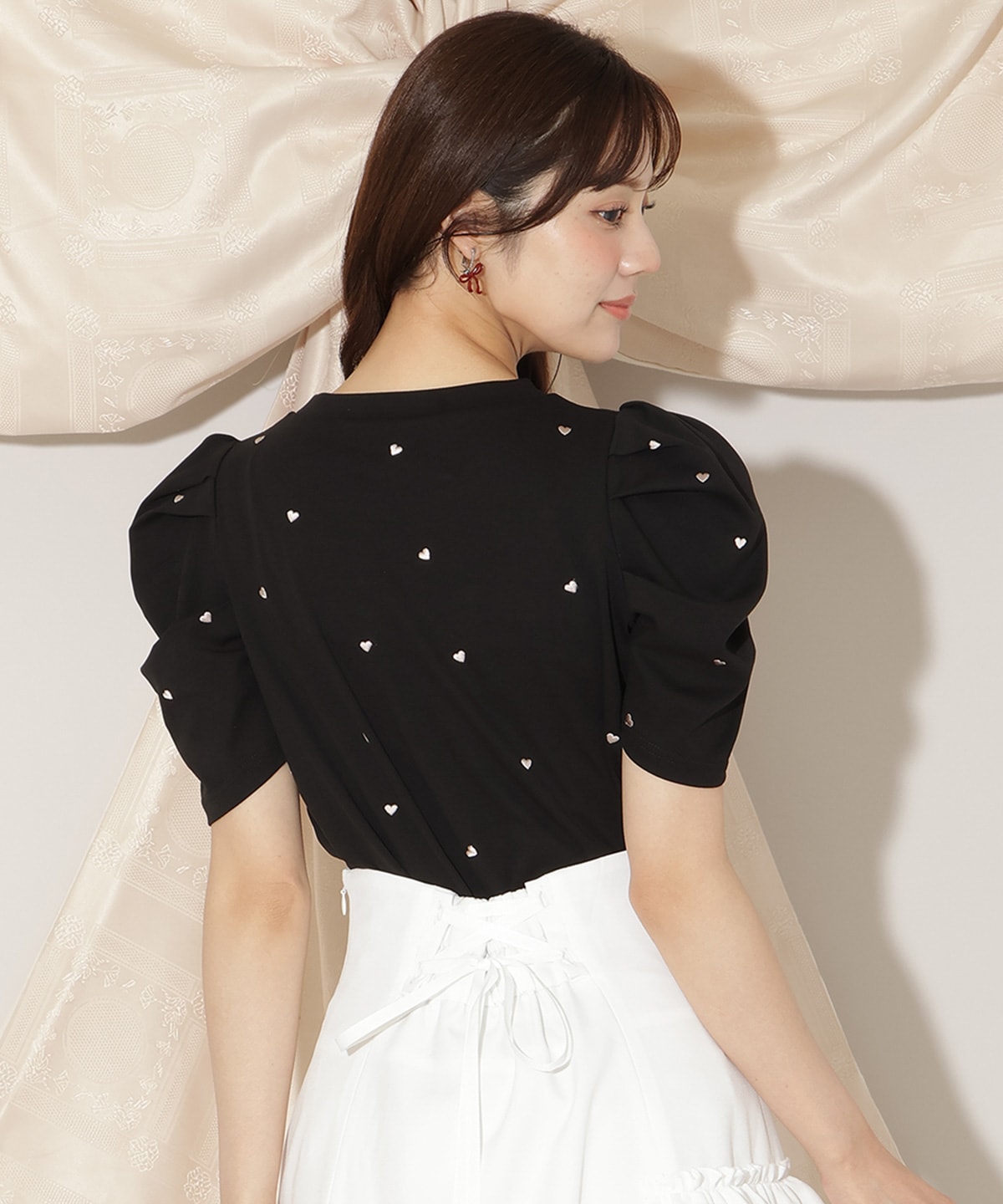 ハート刺繍タックスリーブTシャツ