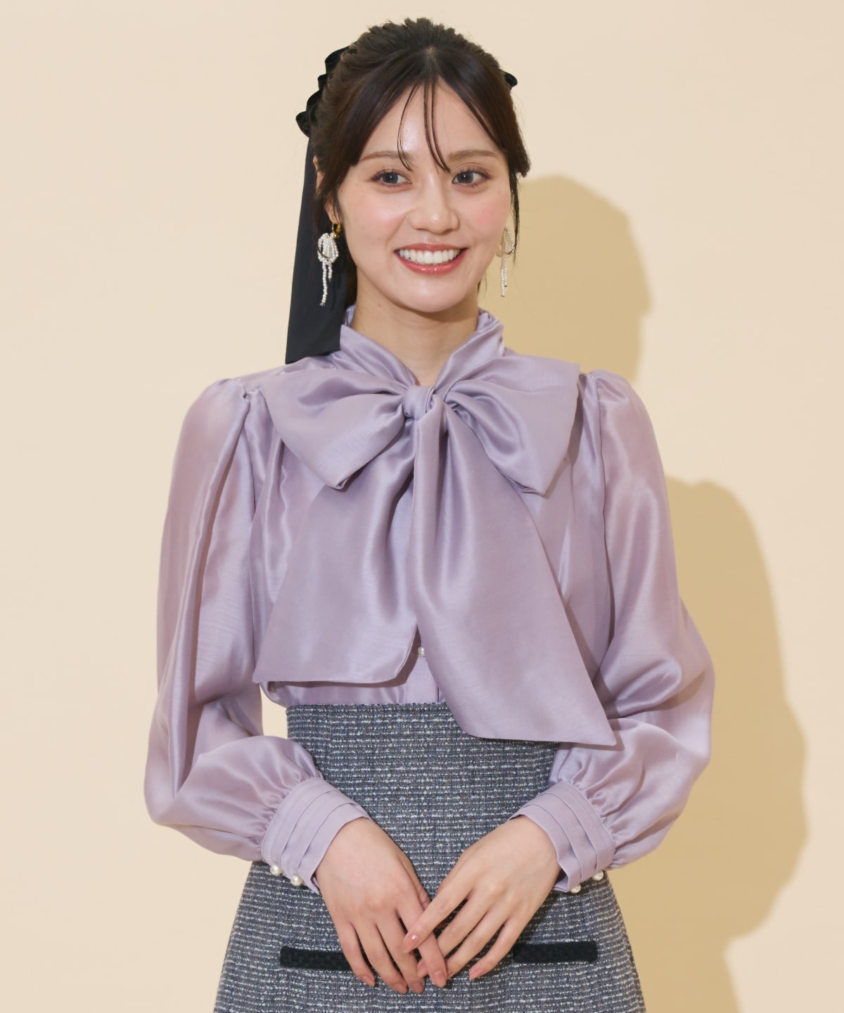 ボリュームリボンタイブラウス