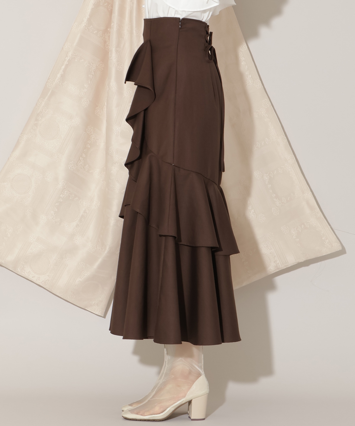 ラッフルティアードヘムスカート