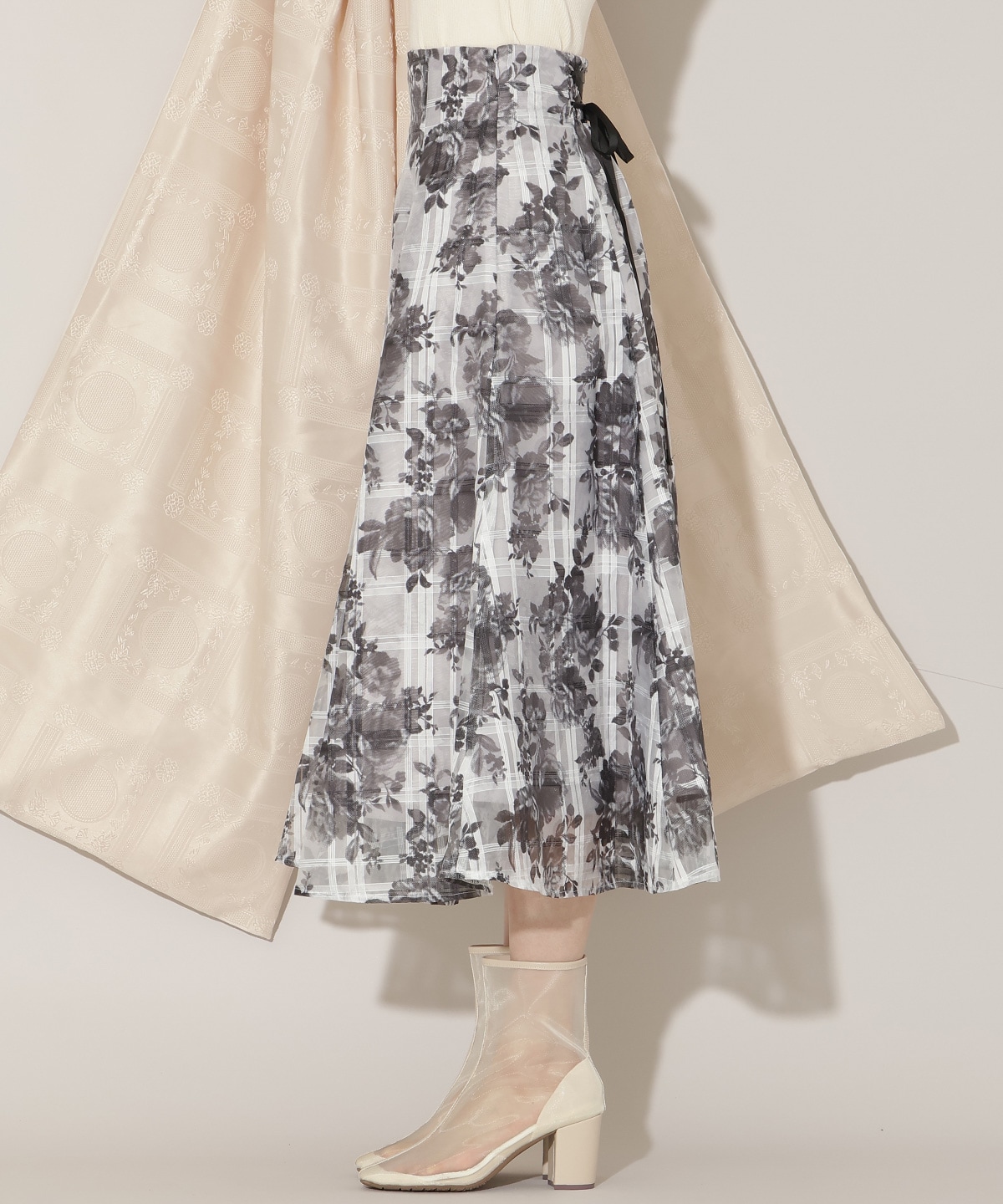 モノトーンフラワーオーガンジーフレアスカート