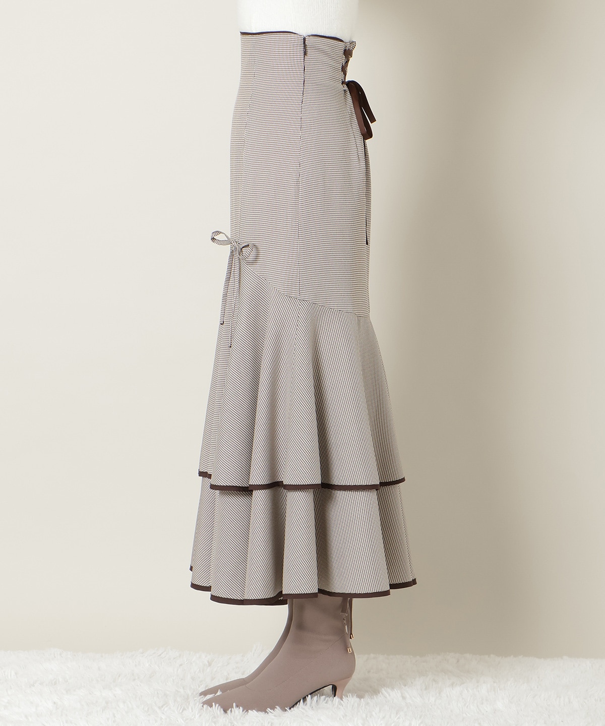 パイピングヘムティアードスカート