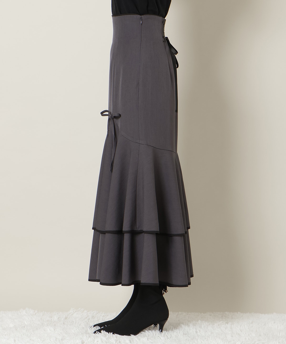 パイピングヘムティアードスカート