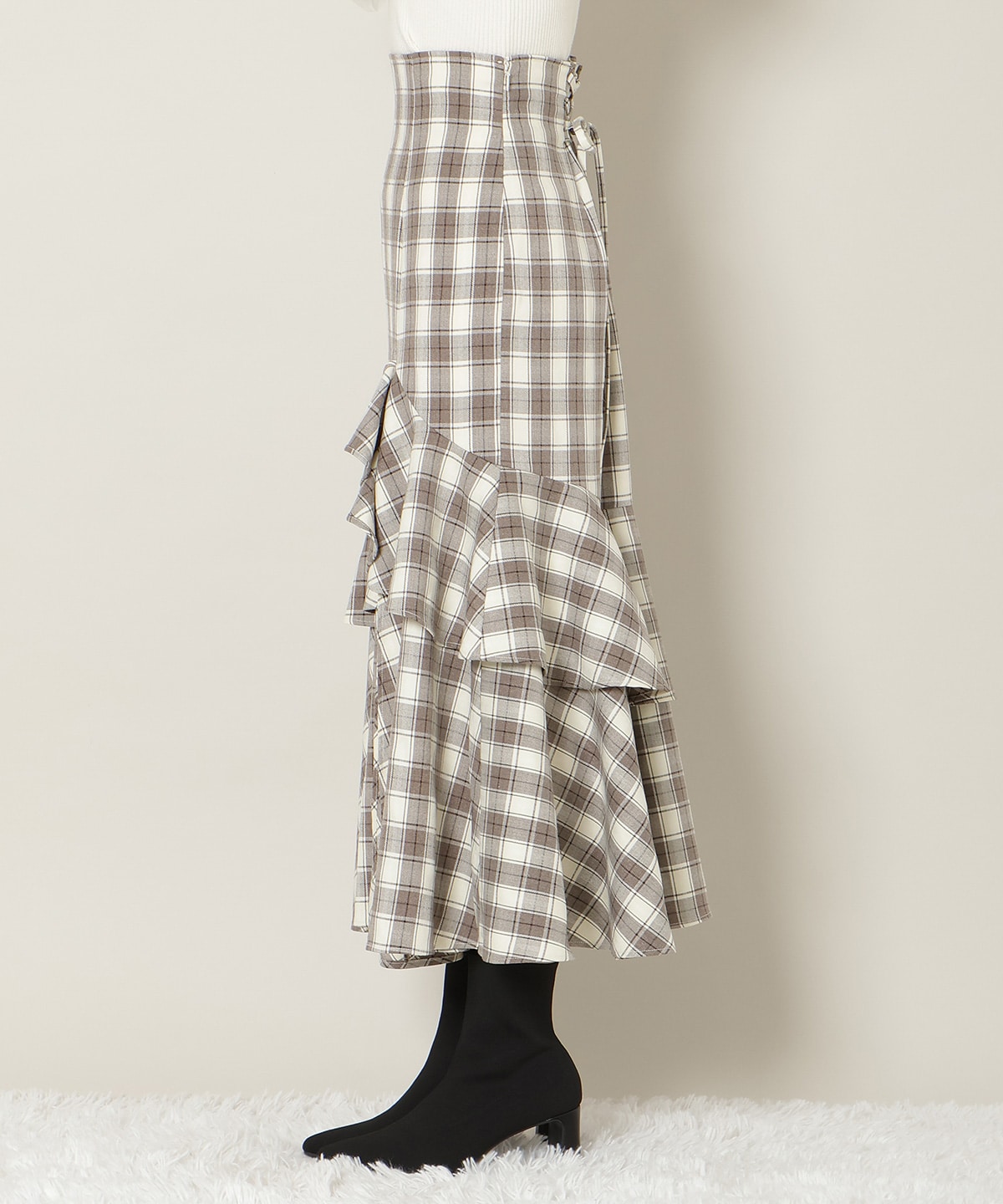 スリットデザインラッフルハイウエストスカート