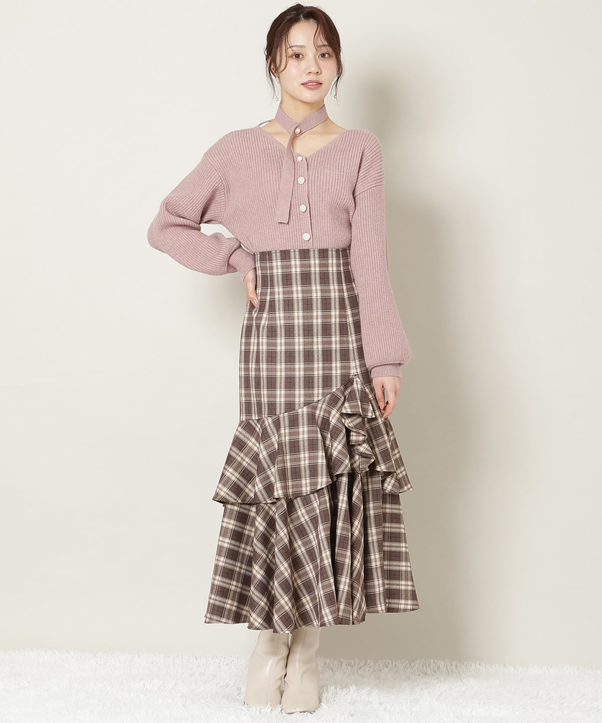 スリットデザインラッフルハイウエストスカート