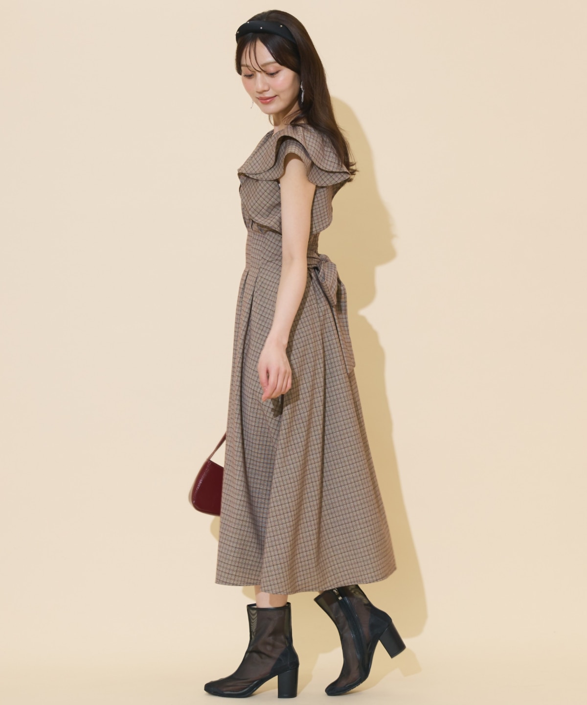 ラッフルスリーブバックリボンワンピース