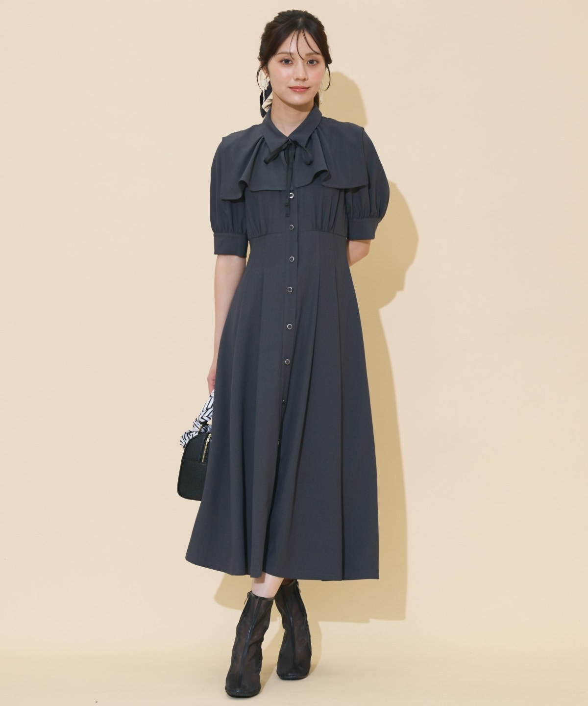 スクエアラッフルシャツワンピース