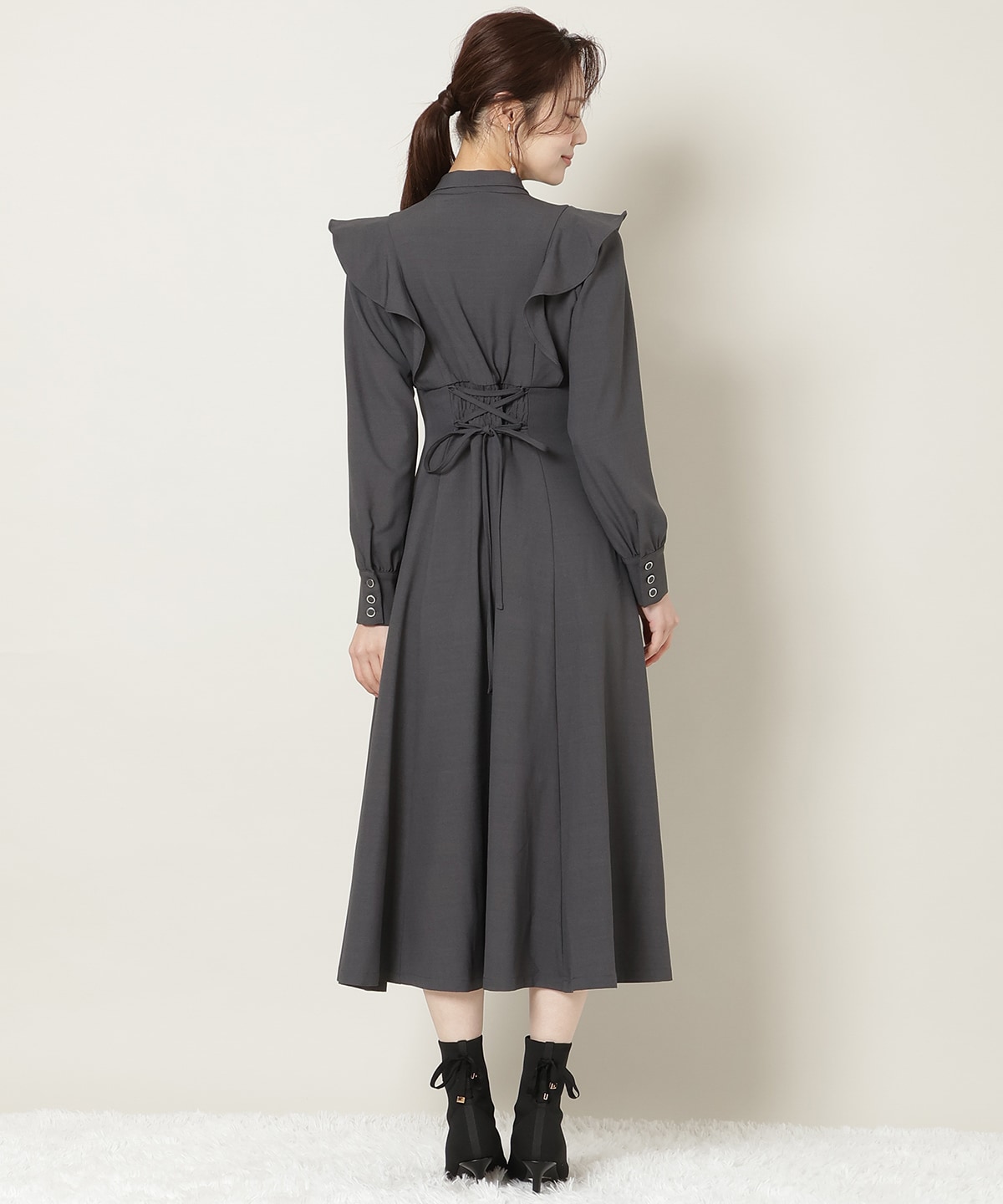 リボンタイラッフルフレアワンピース