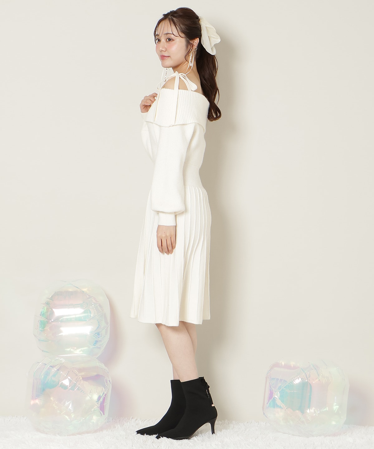 【12/18(thu) 12時予約スタート】オープンショルダープリーツニットOP