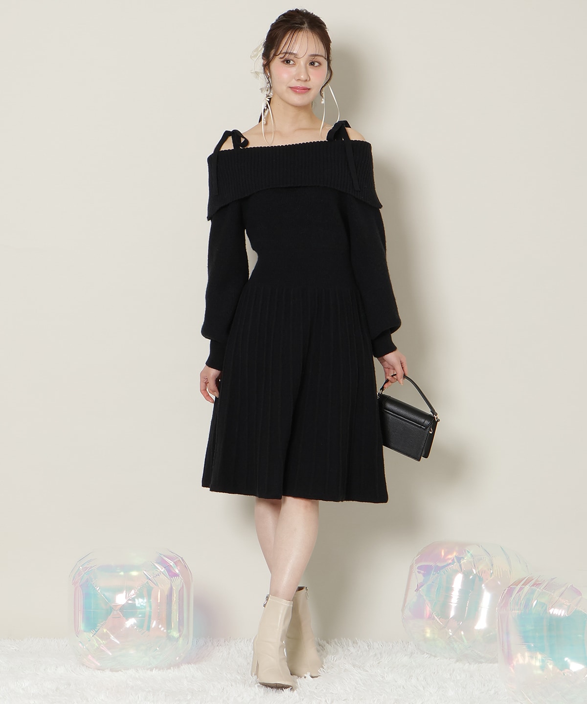 【12/18(thu) 12時予約スタート】オープンショルダープリーツニットOP