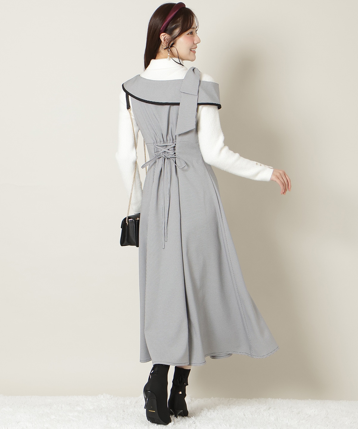 アシンメトリーリボンショルダーワンピース