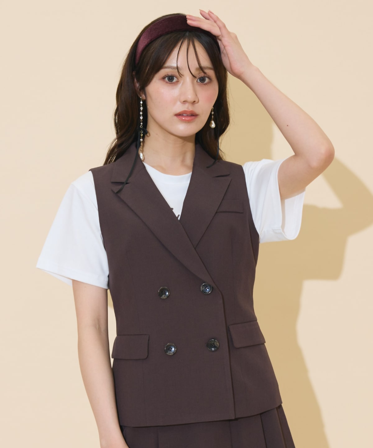 ダブルボタンショートジレ