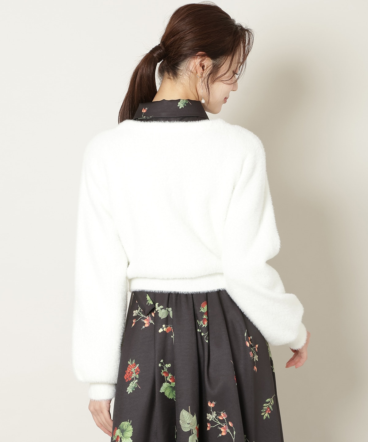 ラウンドネックラメフェザーカーディガン