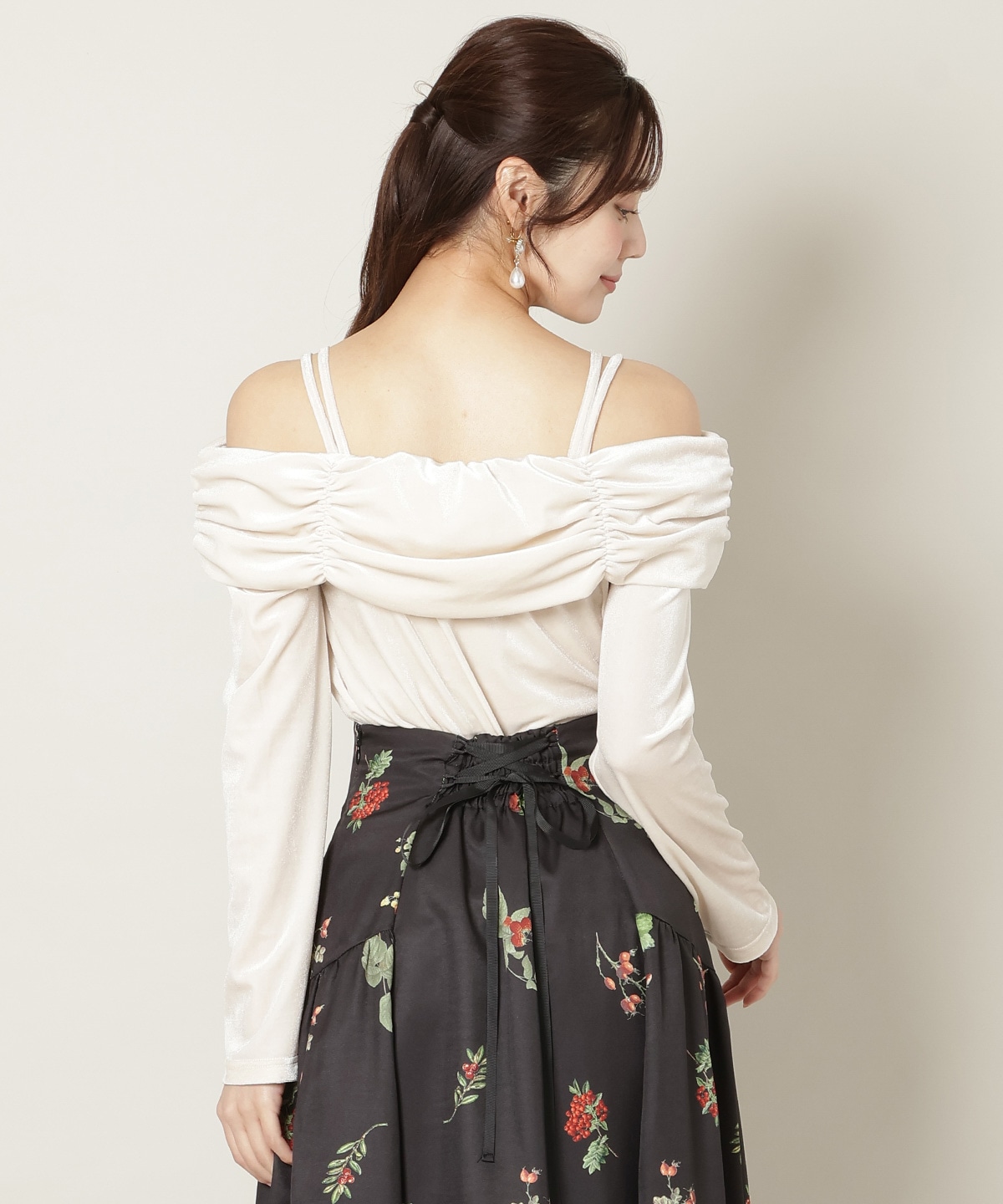 ギャザーオフショルベロアトップス