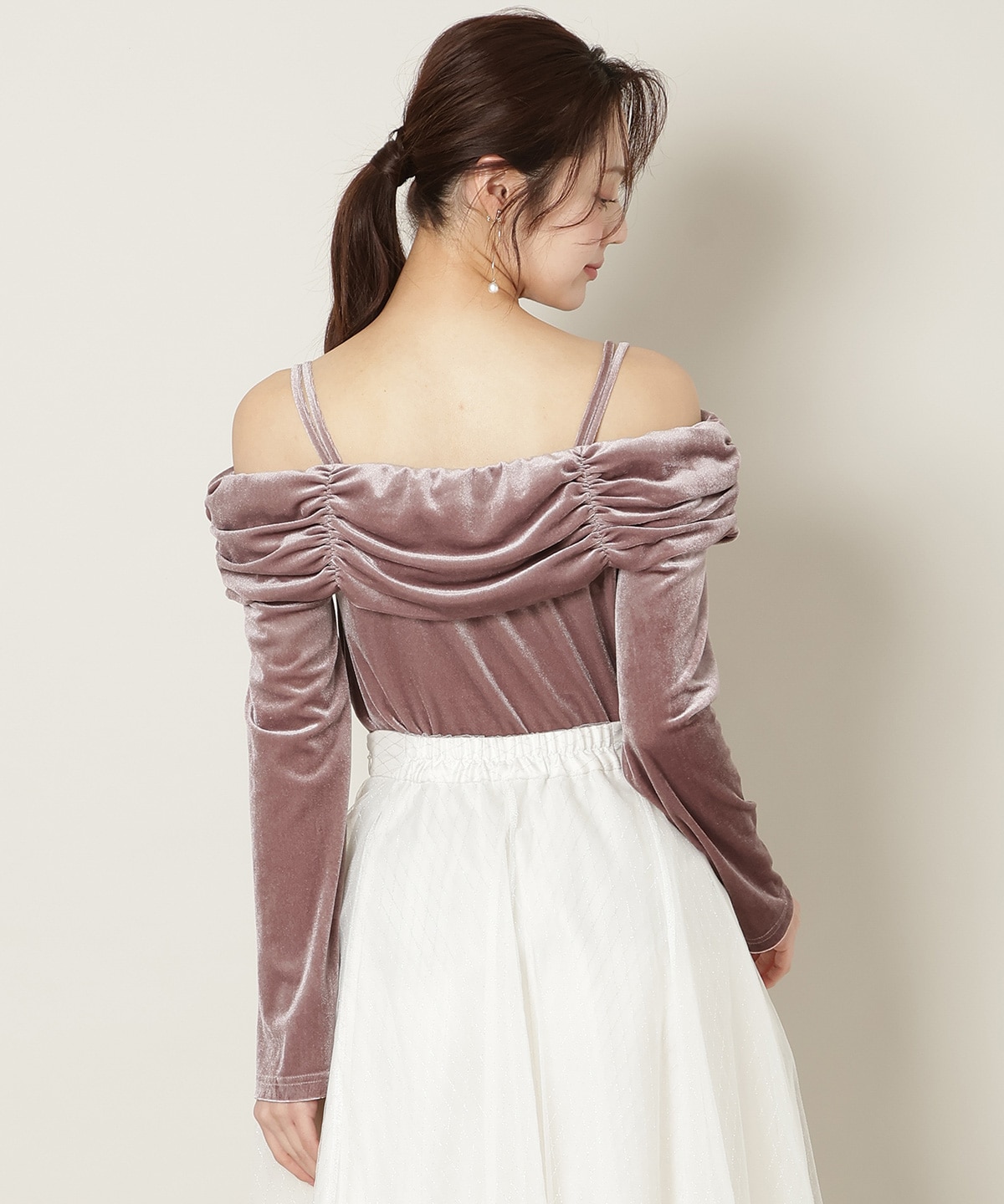 ギャザーオフショルベロアトップス