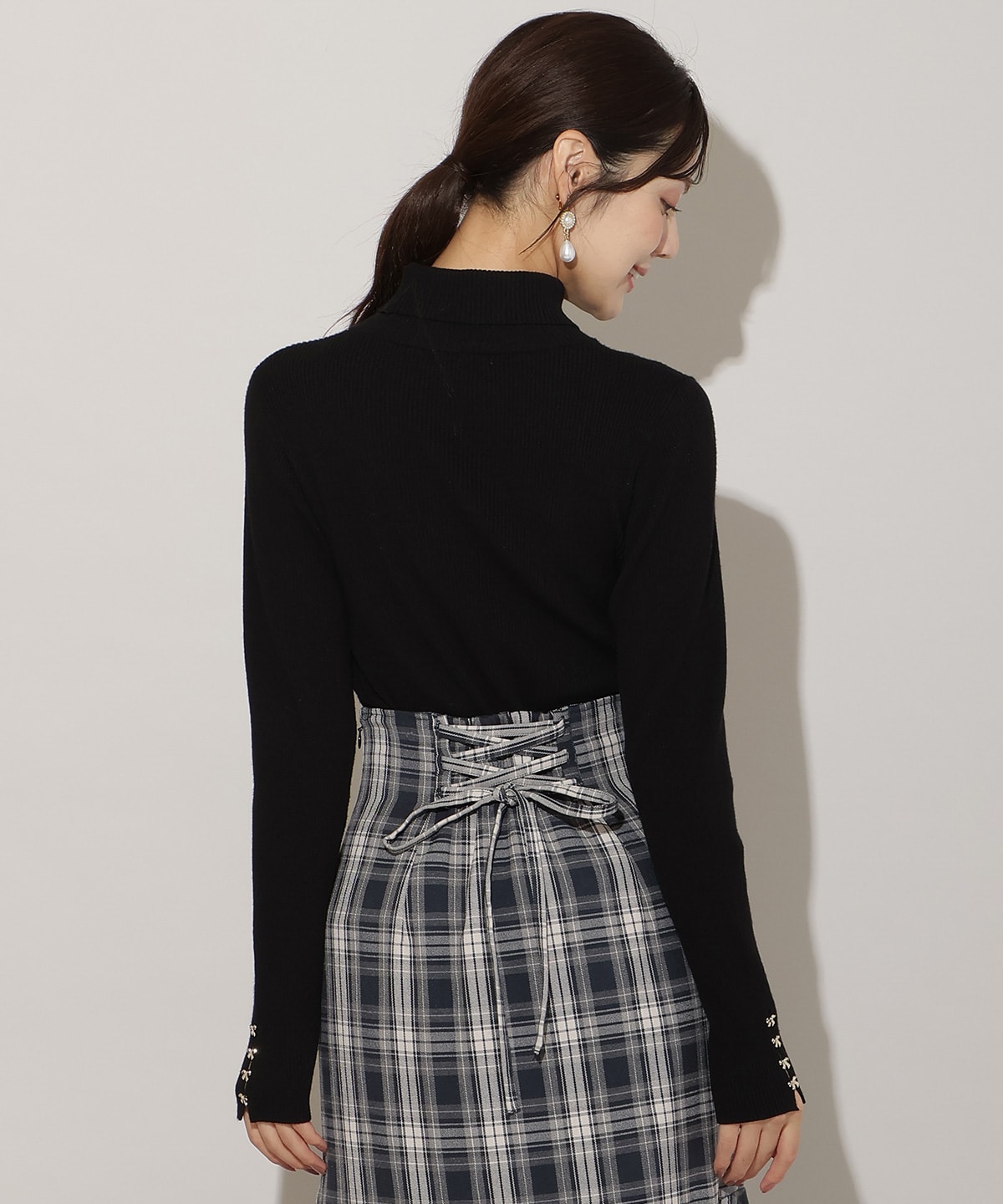 袖口リボンリブタートルニット