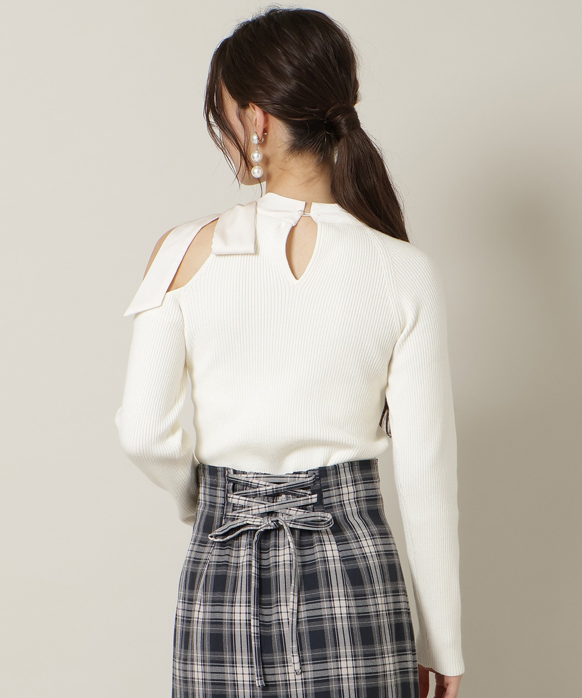 ワンショルリボンタイリブニット